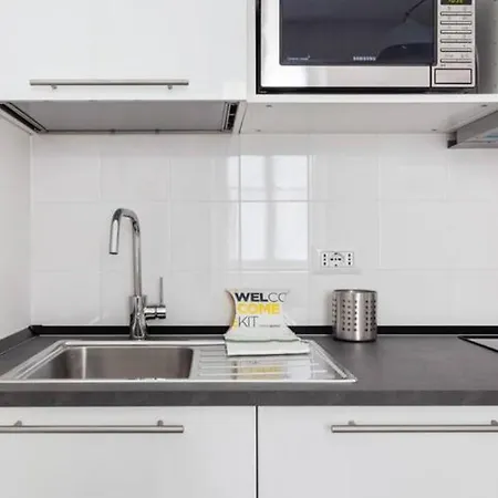Isola And Zara Comfortable Apartment-3